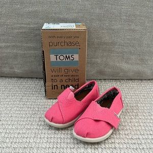 NWT Tiny TOMS classics pink canvas